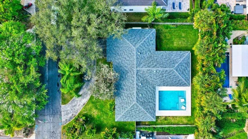 Building Photo - 115 NE 18th St