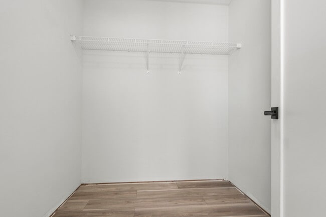 Building Photo - 6840 Oak View Ct