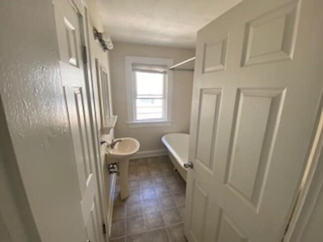 Building Photo - 2535 Deming Ave