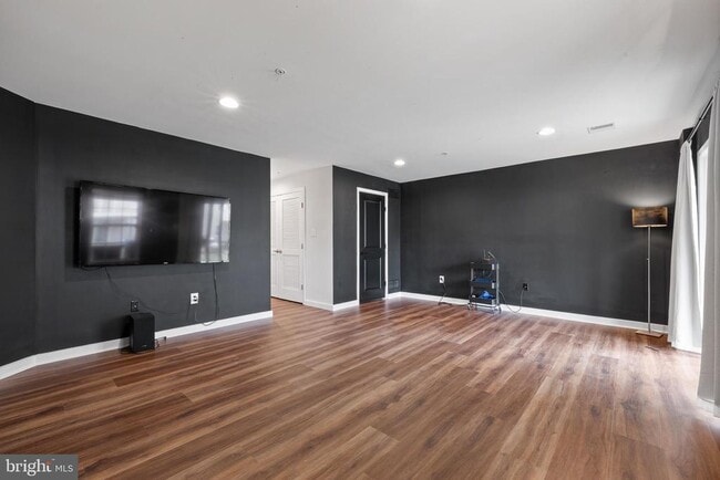 Building Photo - 110 Topaz Dr