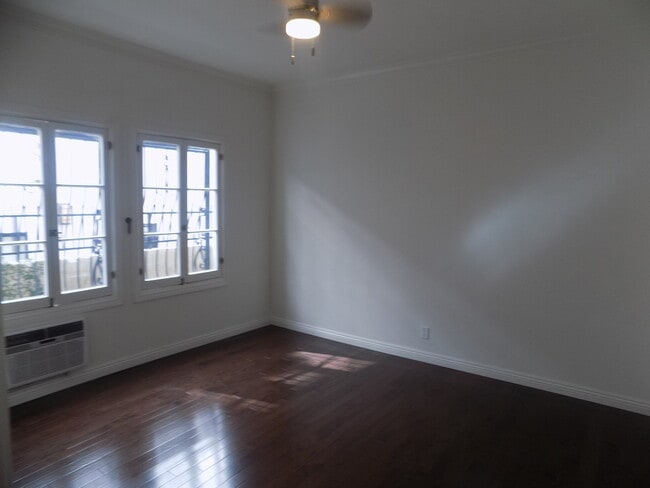 Building Photo - 109 N Clark Dr