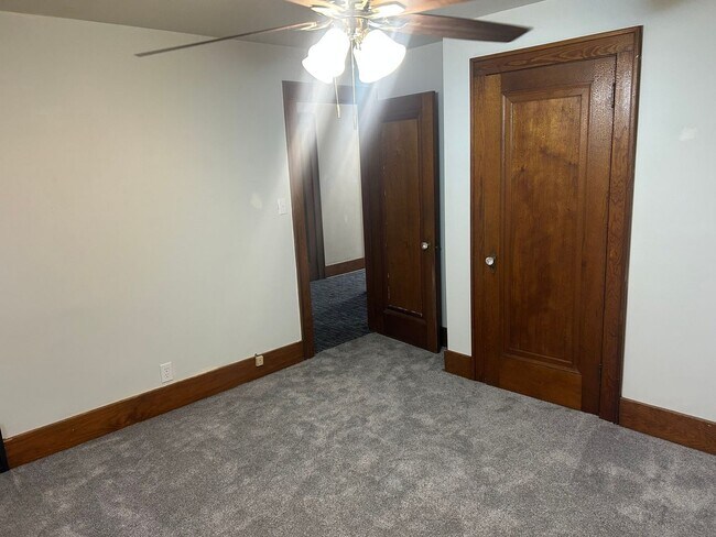 Building Photo - Charming 4BR House in Steubenville