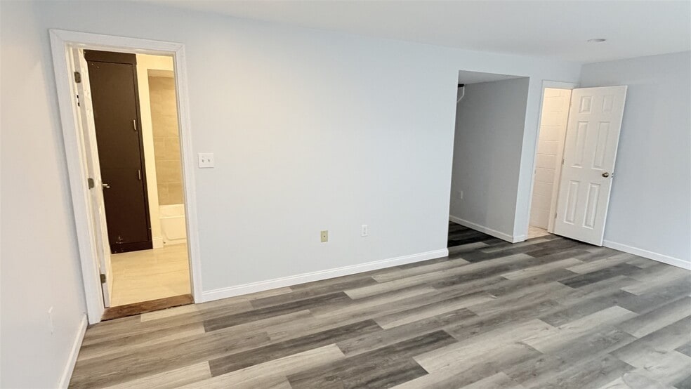 Building Photo - 2 Glenbrook Ln