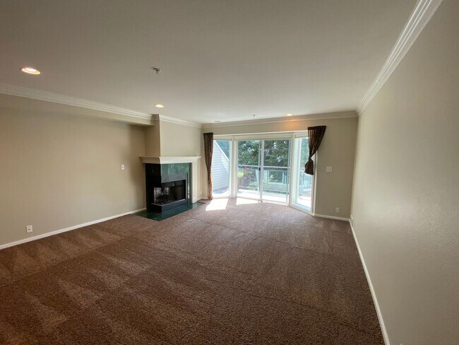 Building Photo - 2 Bed 3 Bath Condo at Galleria in the Hear...
