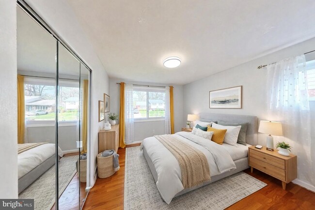 Building Photo - 1012 Loxford Terrace