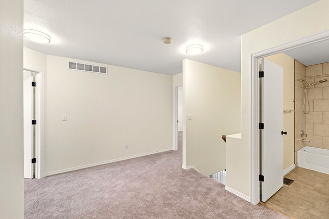 Building Photo - 3 Bed 2.5 Bath Home in Green Valley Ranch!