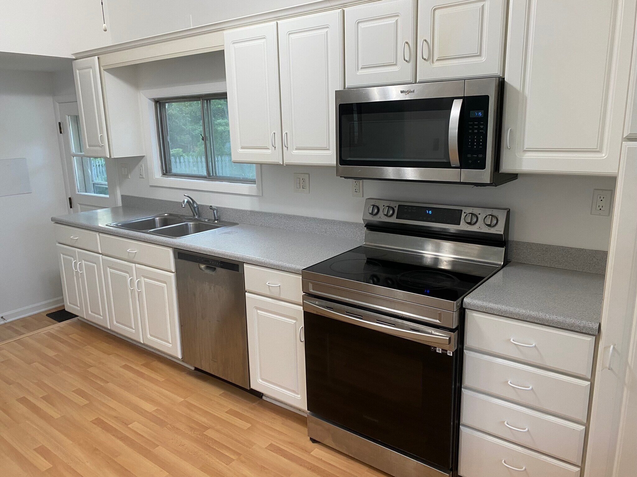 Building Photo - 330 Forestway Dr