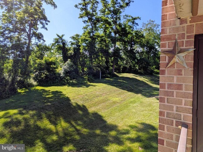 Building Photo - 34 Hermitage Dr