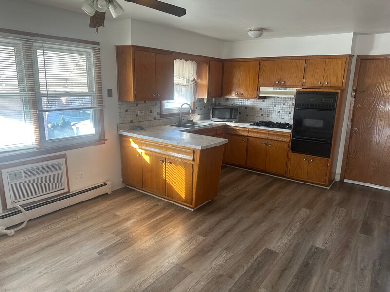 Building Photo - 5948 W 79th St