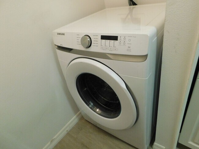 Building Photo - 2 Bed 2 Bath Split Plan Condo at Sunset Lake on Turkey Lake