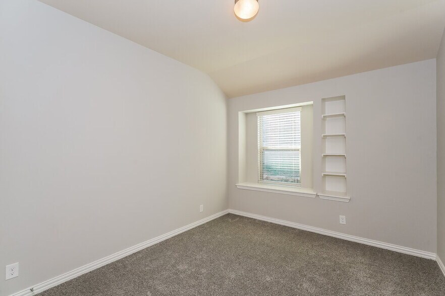 Building Photo - 4933 Lemon Grove Dr