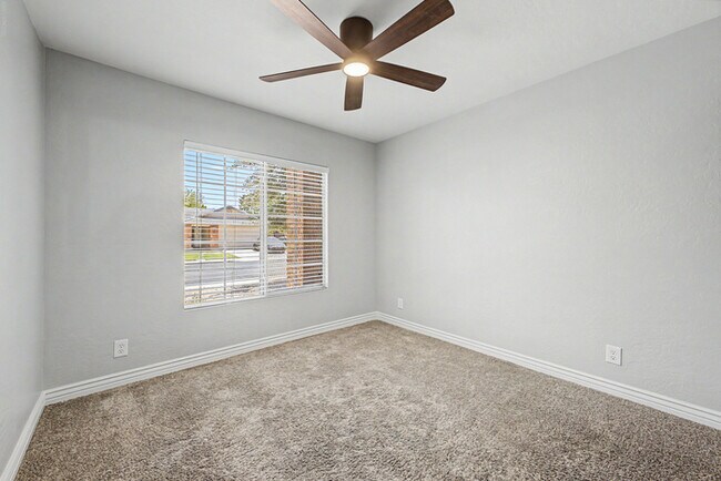 Building Photo - 2866 E Toledo Ct
