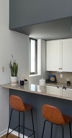 Building Photo - 469 Clementina St