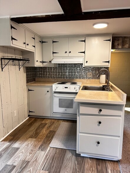 Building Photo - 1201 S 24th St