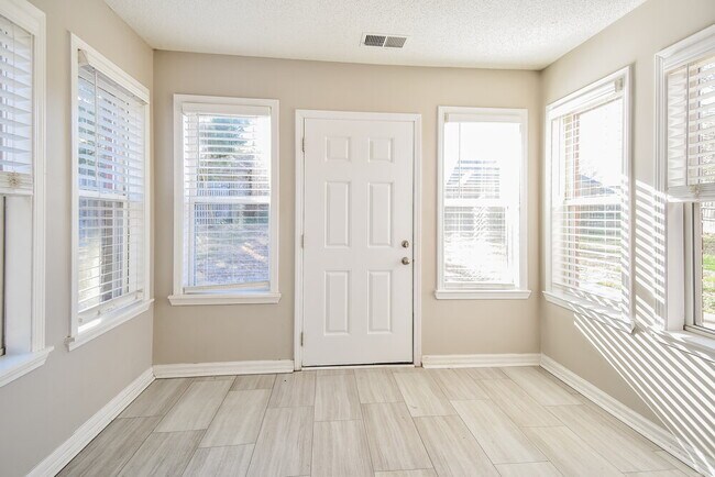 Building Photo - 8685 Rhonda Cir S