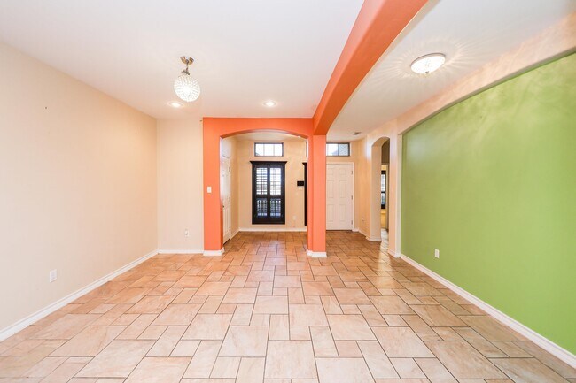 Building Photo - 318 Silverleaf Oak