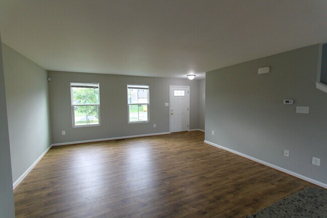 Building Photo - 4 Bed, 2.5 Bath Single Family Home in Mart...