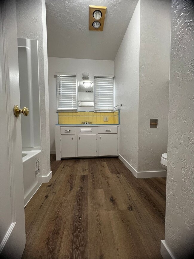 Building Photo - 800 N West St