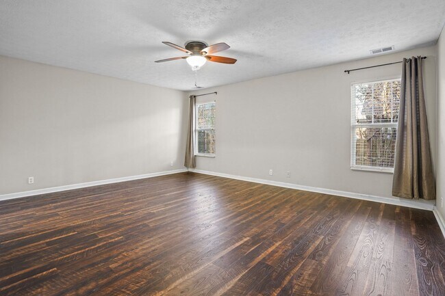 Building Photo - 131 Crestwood Ln