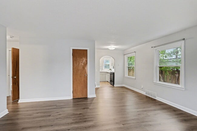 Building Photo - 1 Bedroom Rental Duplex in Midland- $1000/month