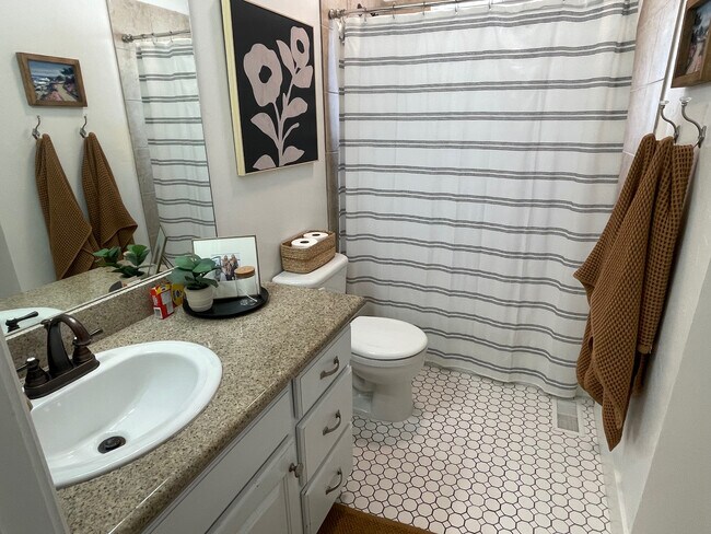 Building Photo - 1369 E 320 N