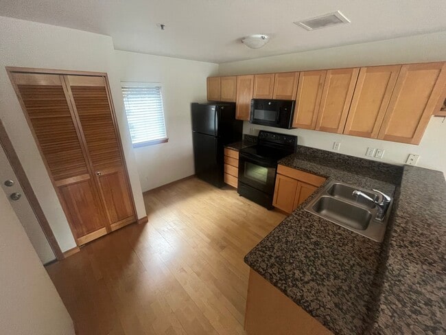 Building Photo - Stunning 3rd-Floor Condo at McCormick Pier...