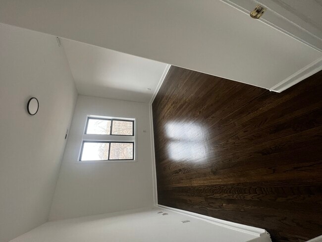 Building Photo - 7737 S Kingston Ave