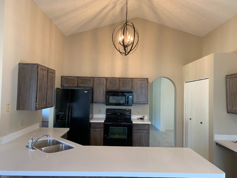 Building Photo - 190 S Hazelton Dr