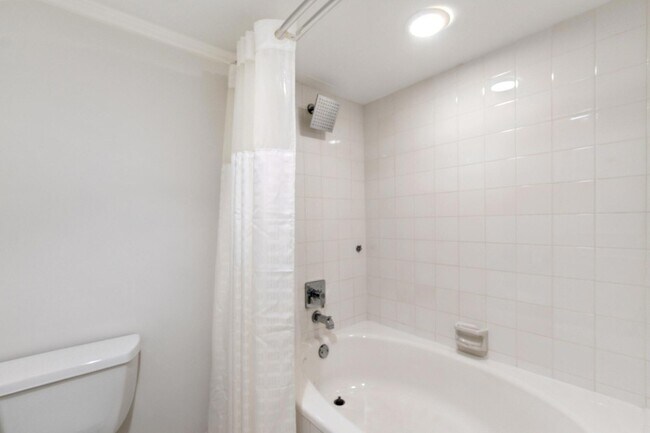 Building Photo - 2565 S Ocean Blvd