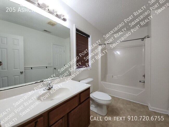 Building Photo - 205 Ashcroft Dr