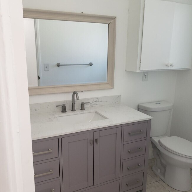 Building Photo - 6363 Carlo Dr