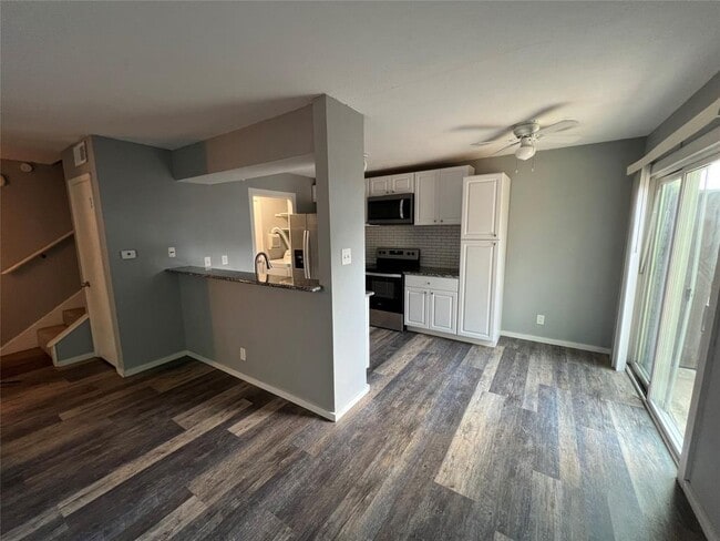 Primary Photo - 5808 Wellington Dr