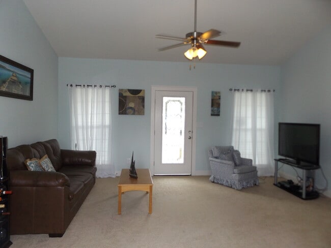 Building Photo - LAKEFRONT HOME