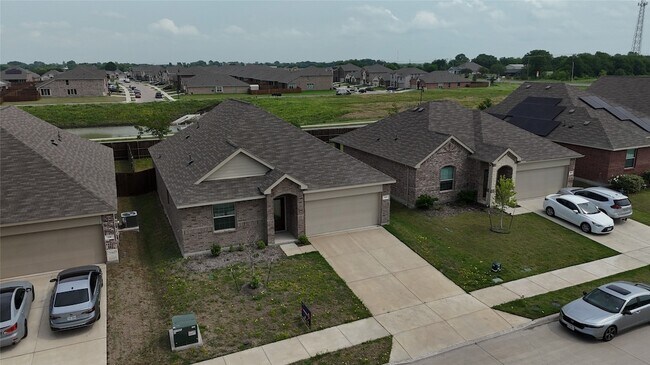 Building Photo - 124 Wyndemere Ln