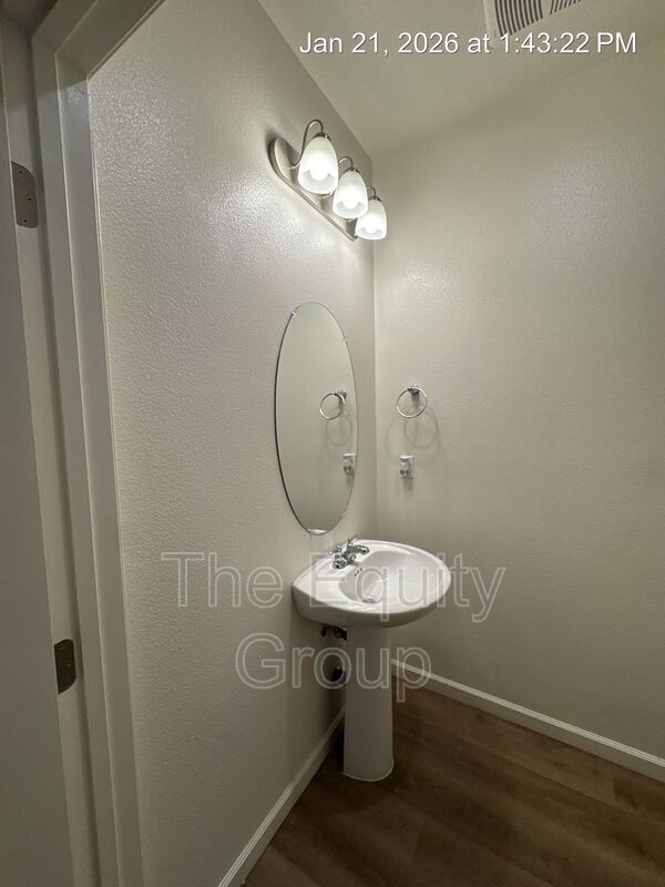 Building Photo - 414 S Summit St