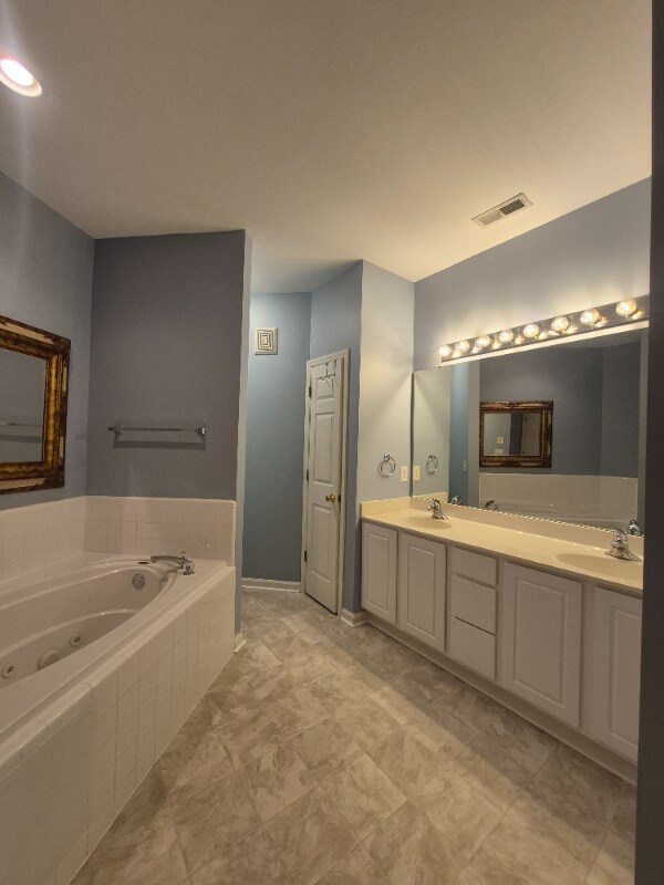 Building Photo - 2223 Locksley Woods Dr