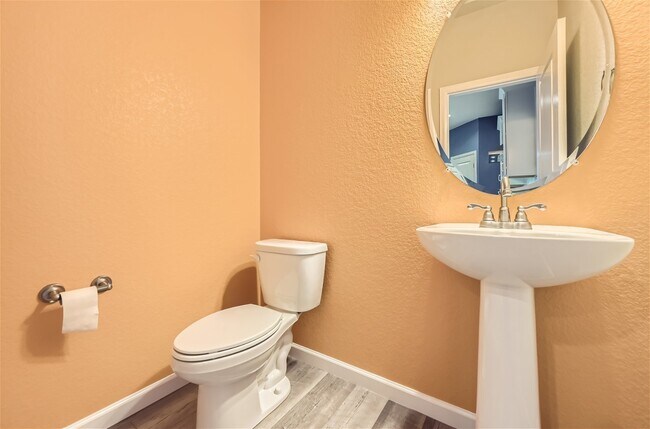 Building Photo - West Longmont Townhome!