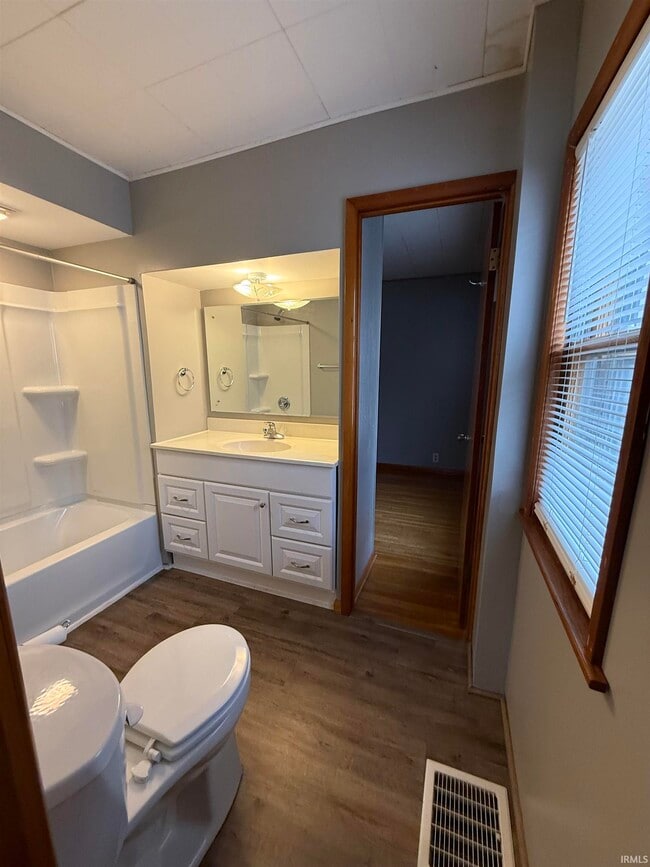 Building Photo - 1333 Hart St