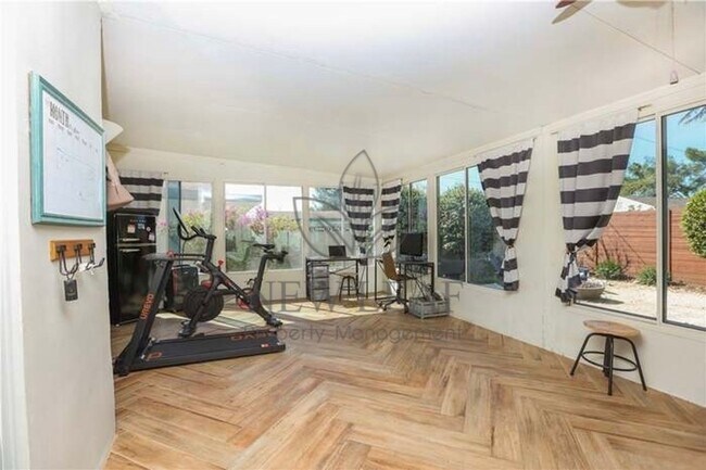 Building Photo - Stunning Claremont Home