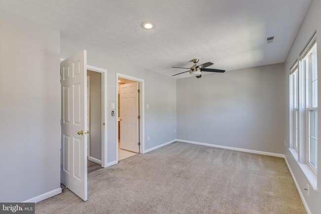Building Photo - 27 Cutter Cove Ct