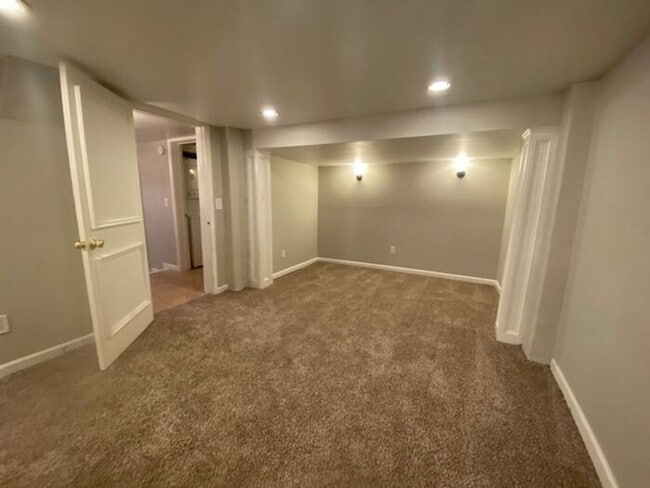 Building Photo - Charming 2-Bedroom Apartment in the Heart ...