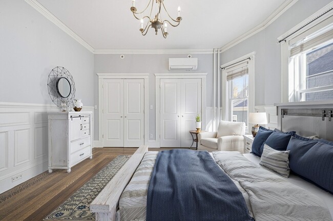 Building Photo - 33 Adams St