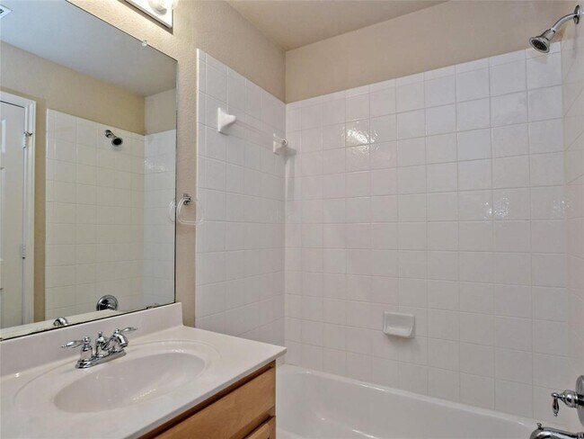 Building Photo - 9201 Brodie Ln