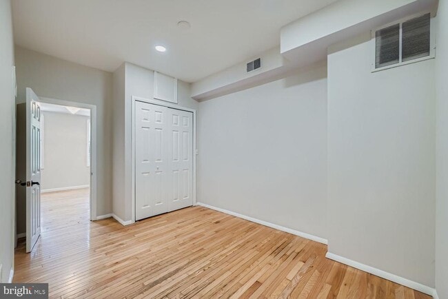 Building Photo - 511 S Ellwood Ave