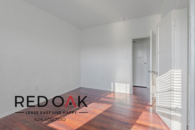 Building Photo - 849 S Oxford Ave