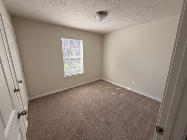 Building Photo - BEAUTIFUL REMODLED 3 BEDROOM 2 BATH HOME