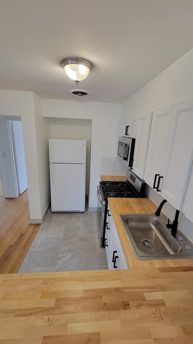 Building Photo - 204 Woodcliff Ave