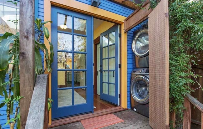 Building Photo - 448 60th St