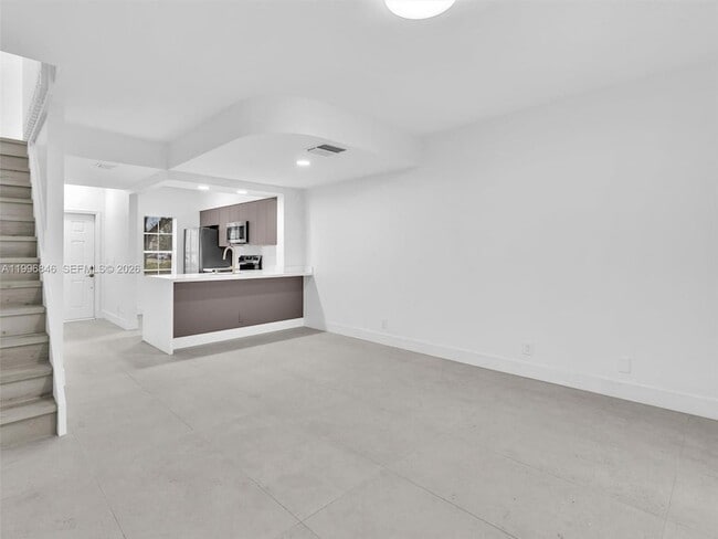 Building Photo - 8 Key W Ct