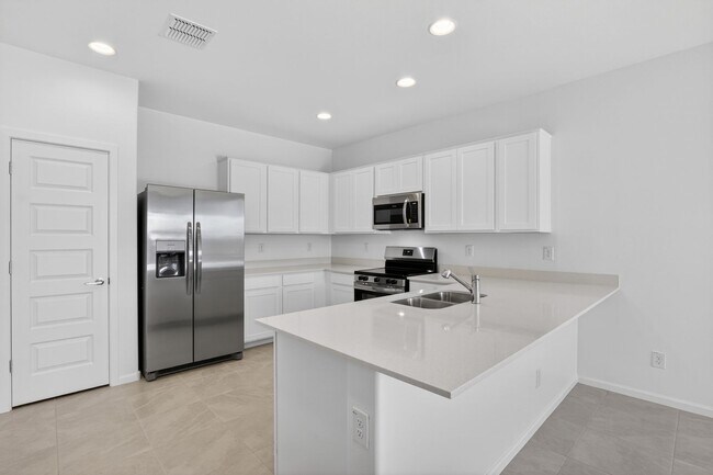 Building Photo - Modern 3BR Living with Resort-Style Amenities in Magma Vista Ranch